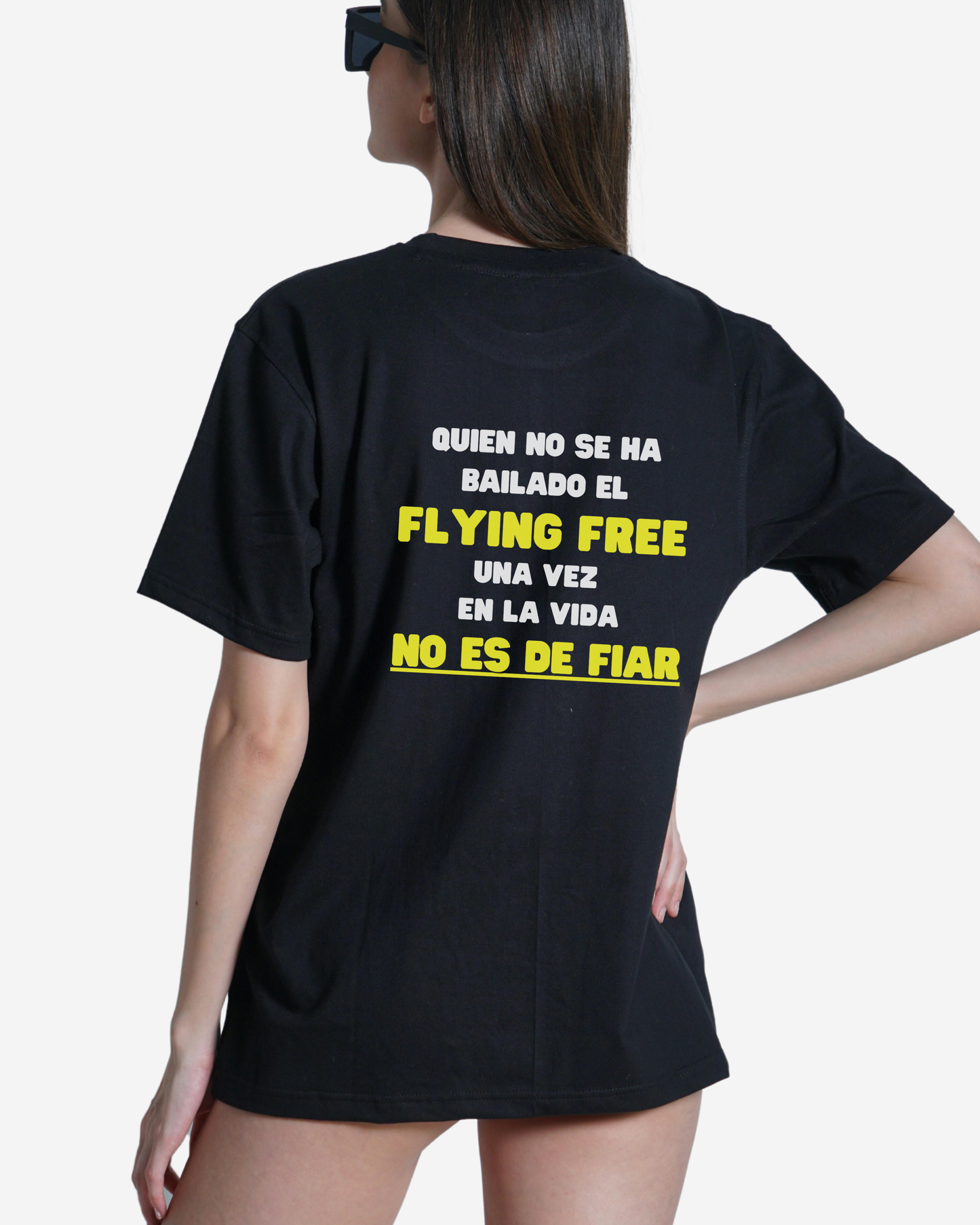 Camiseta “Aquí no hay nostalgia… hay temazos”