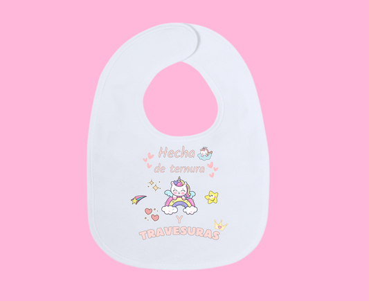 Babero Hecha de Ternura y Travesuras – ¡Para tu pequeña traviesa! 💖✨